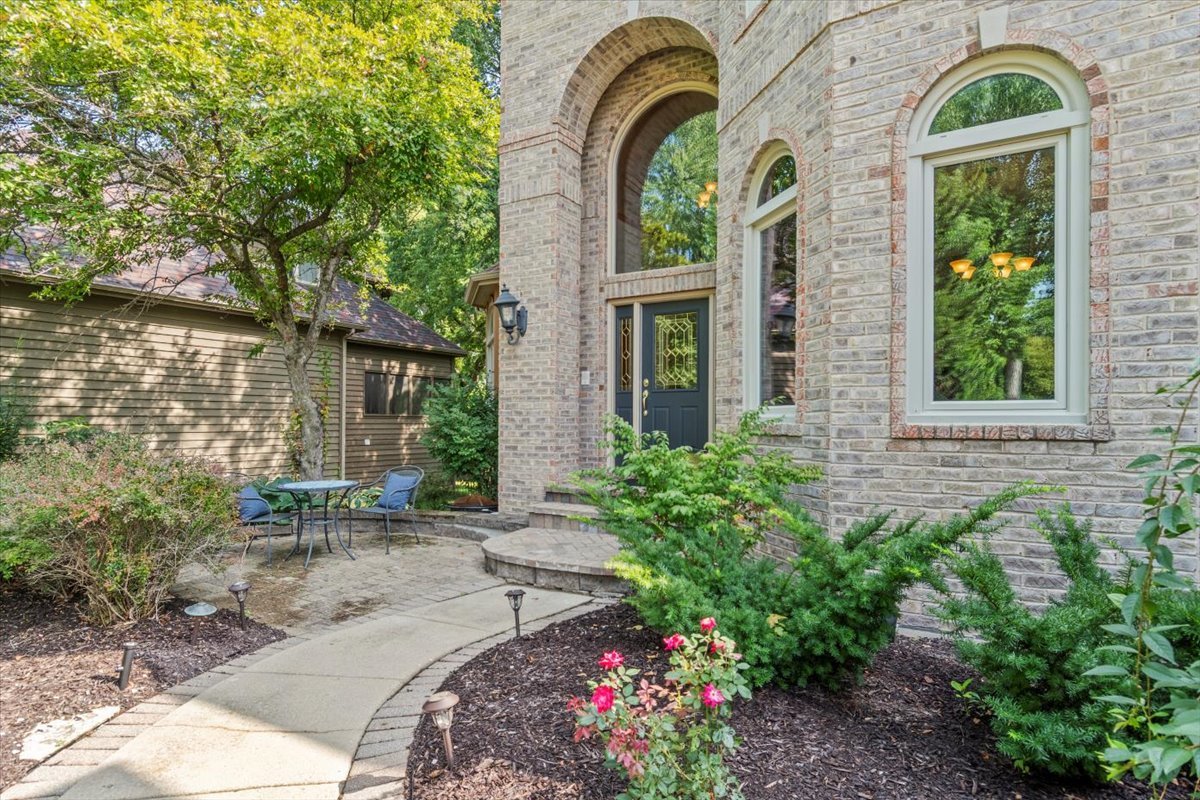 2587 Charter Oak Drive, Aurora, IL 60502