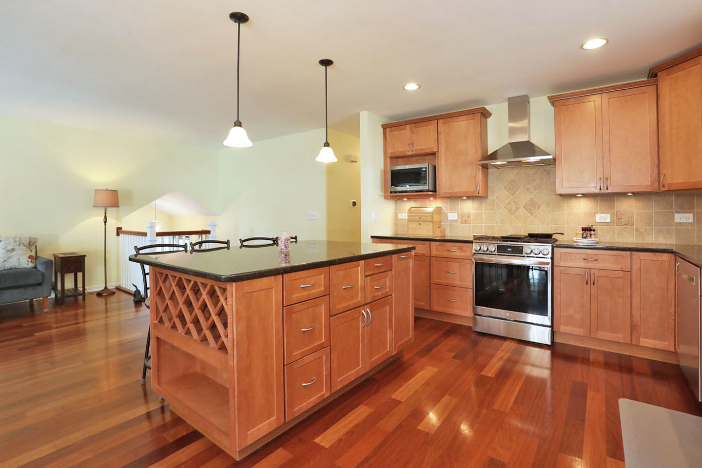 910 S Vista Drive, Algonquin, IL 60102