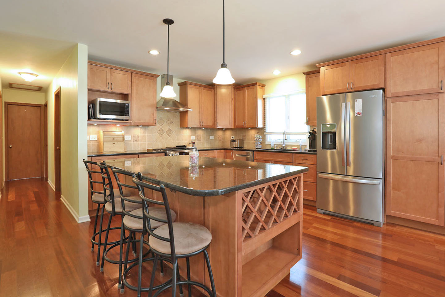 910 S Vista Drive, Algonquin, IL 60102