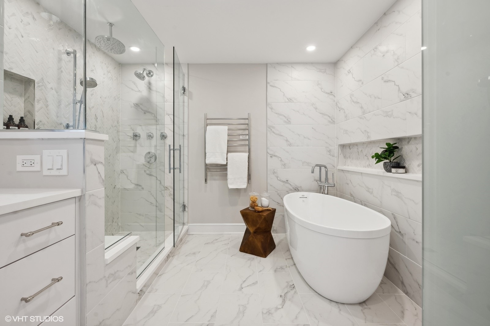 21 E Huron Street #4301, Chicago, IL 60611