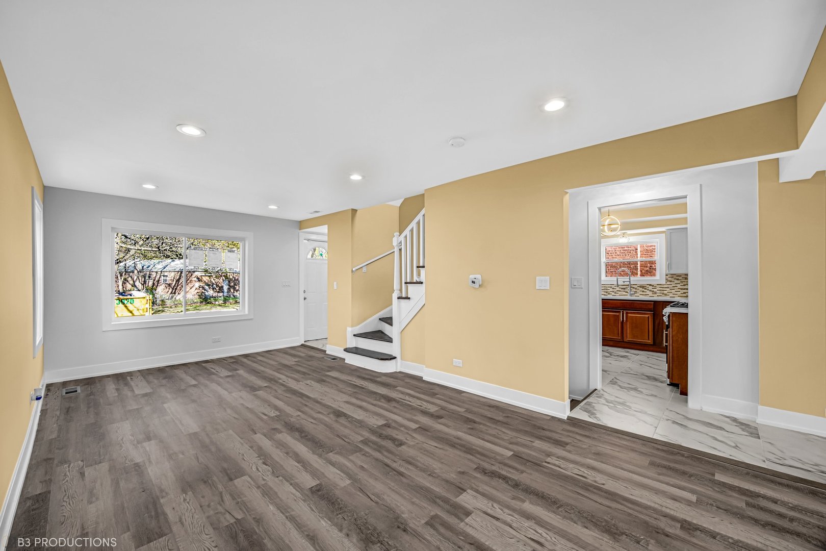 10127 S Paxton Avenue, Chicago, IL 60617