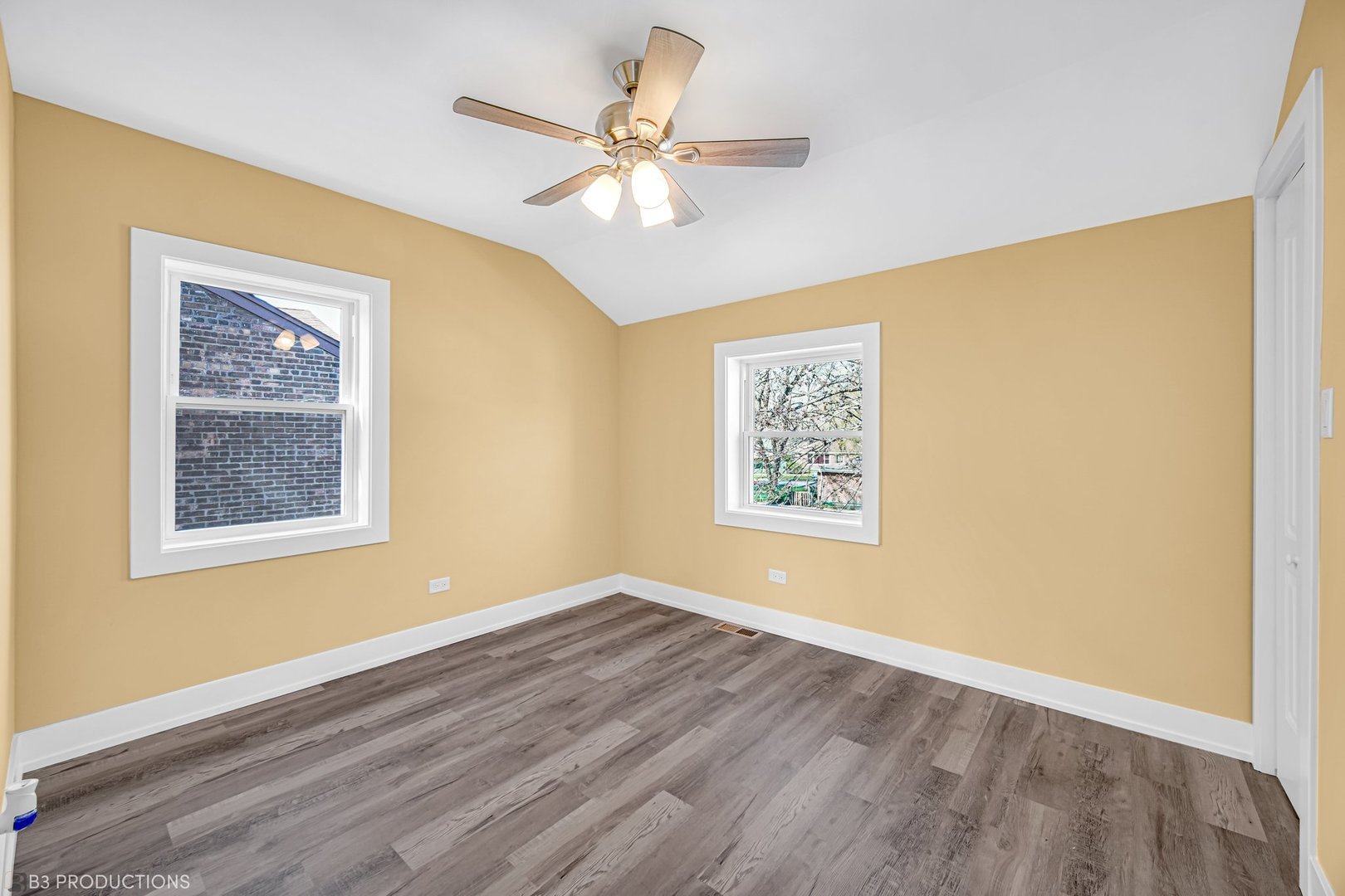 10127 S Paxton Avenue, Chicago, IL 60617
