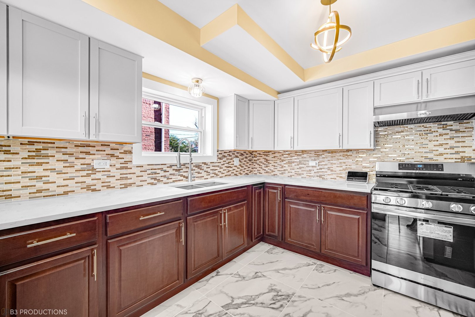 10127 S Paxton Avenue, Chicago, IL 60617