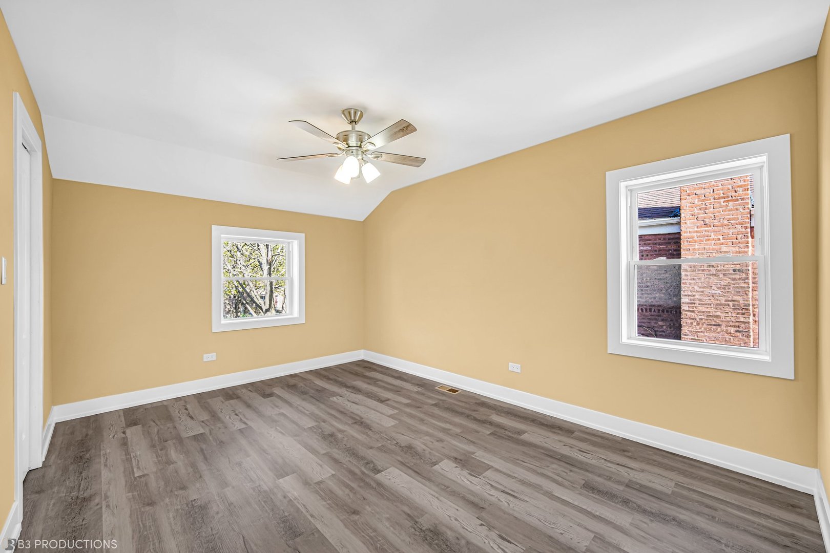 10127 S Paxton Avenue, Chicago, IL 60617
