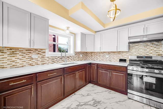 10127 S Paxton Avenue, Chicago, IL 60617