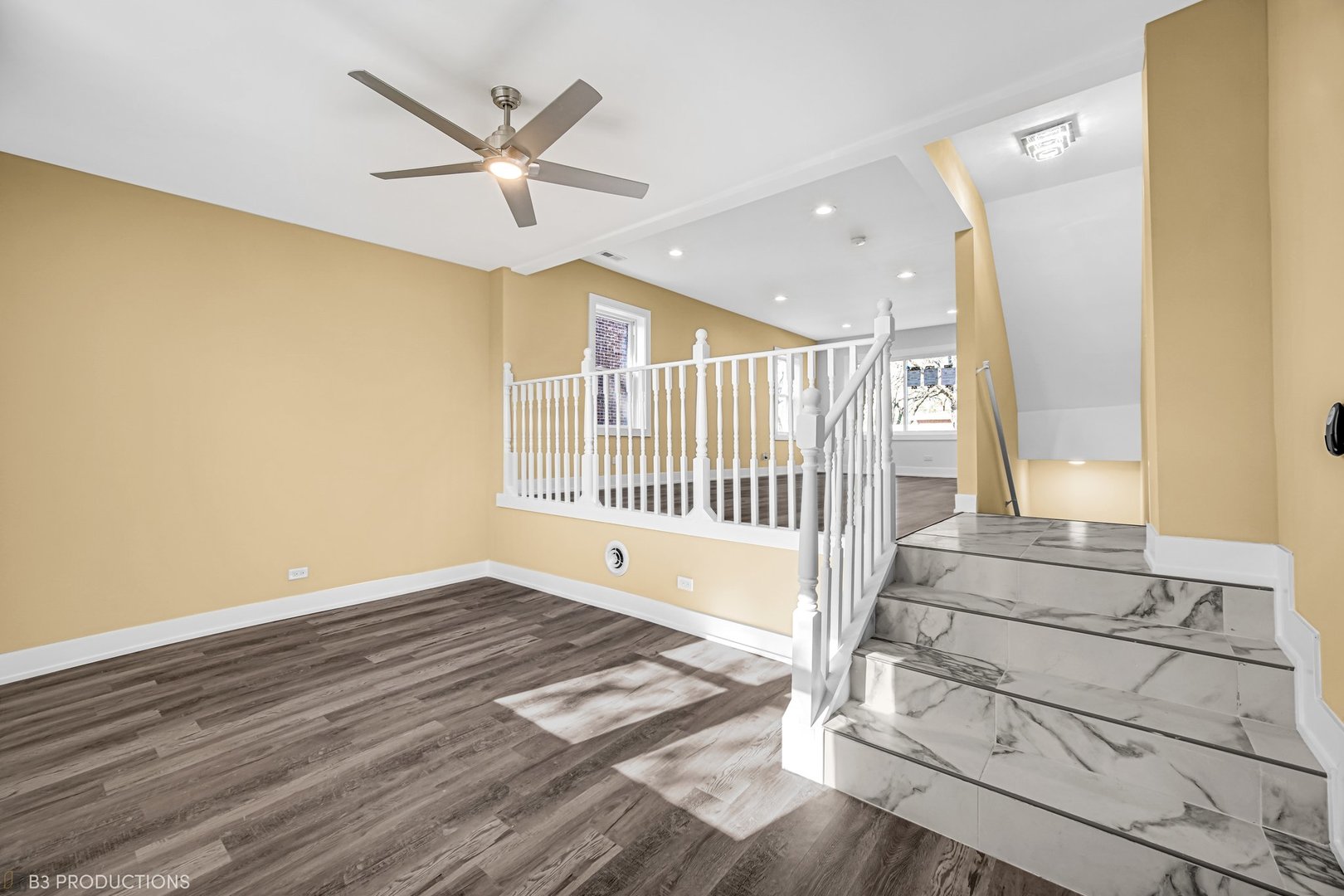 10127 S Paxton Avenue, Chicago, IL 60617