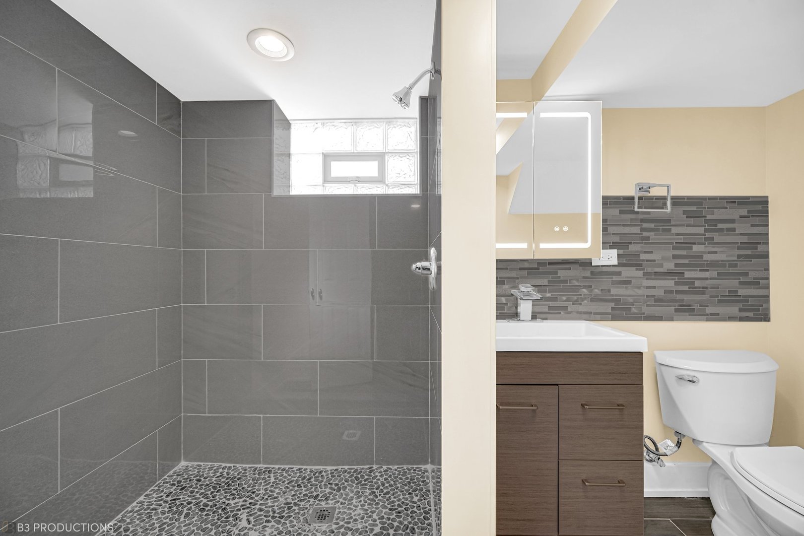 10127 S Paxton Avenue, Chicago, IL 60617
