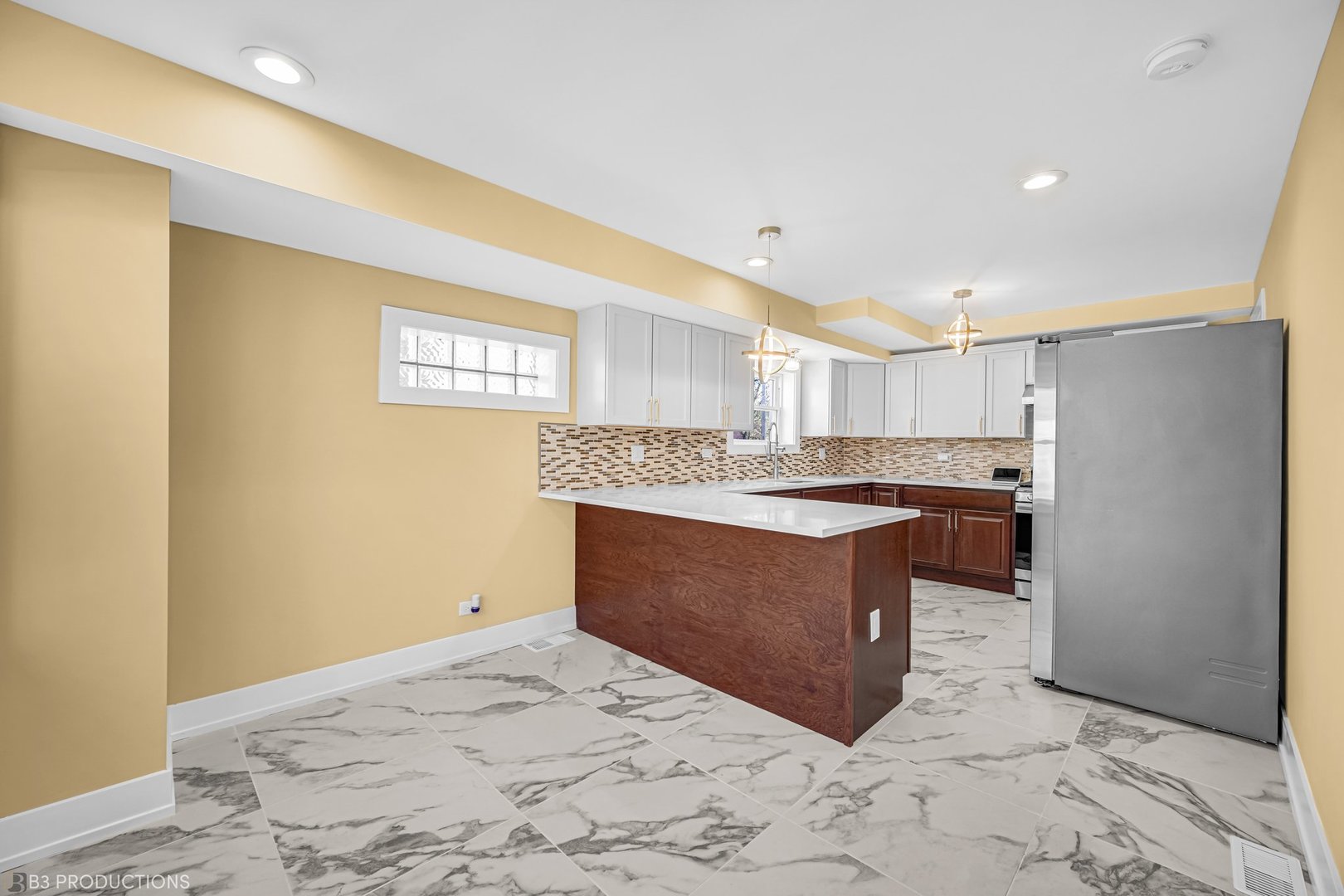 10127 S Paxton Avenue, Chicago, IL 60617
