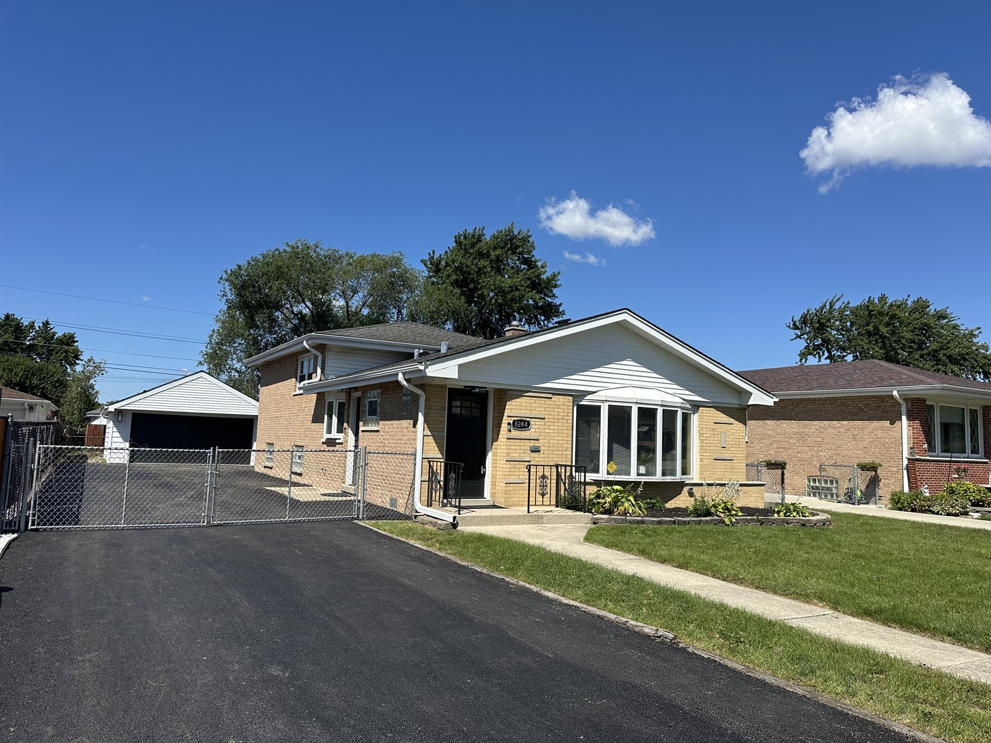 8244 Austin Avenue, Burbank, IL 60459