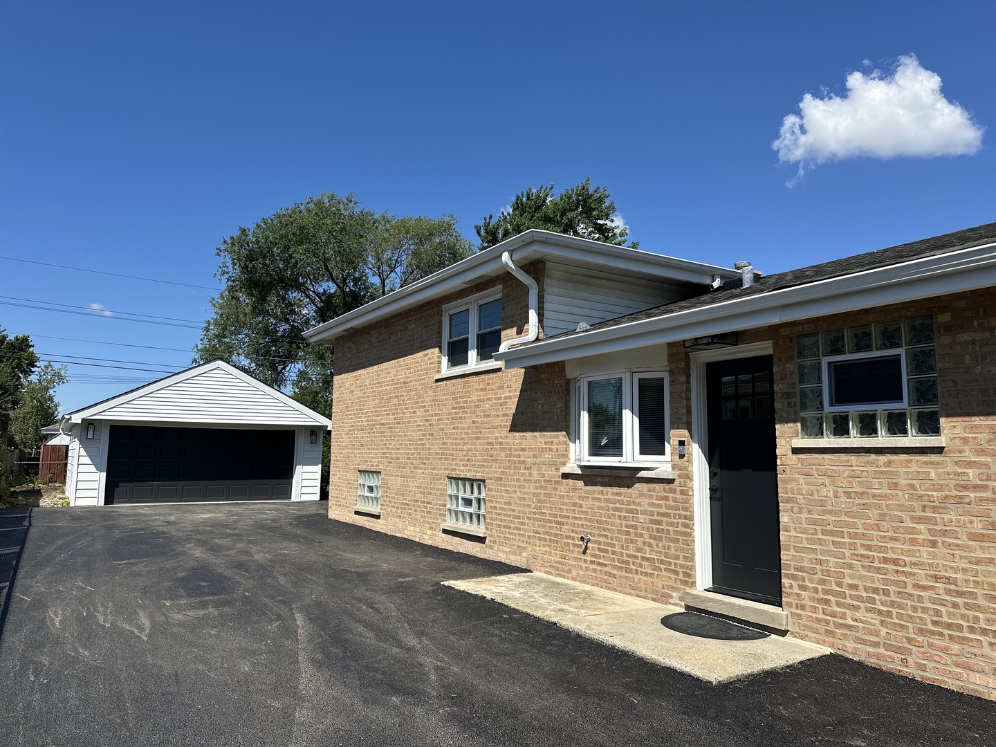 8244 Austin Avenue, Burbank, IL 60459