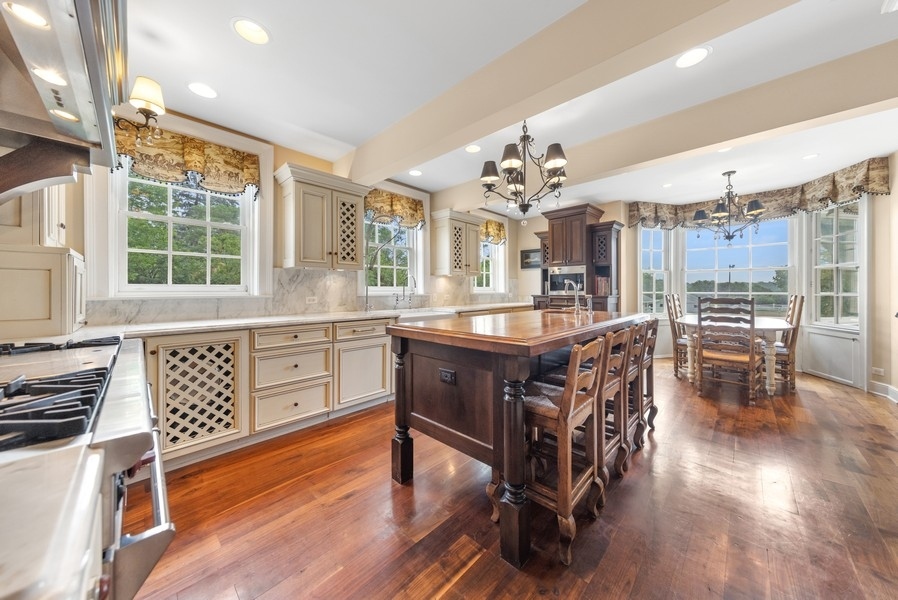 6191 S County Line Road, Burr Ridge, IL 60527