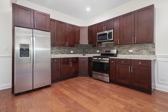 3912 W Congress Parkway, Chicago, IL 60624