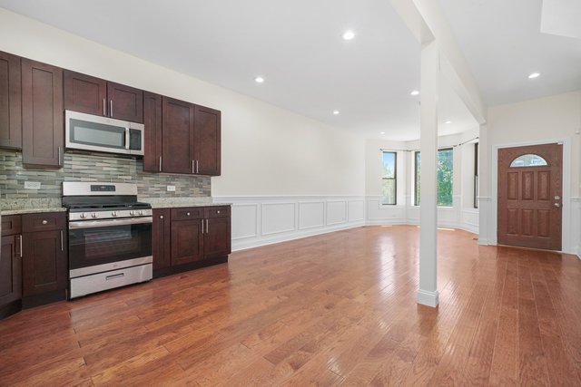 3912 W Congress Parkway, Chicago, IL 60624