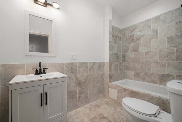 3912 W Congress Parkway, Chicago, IL 60624