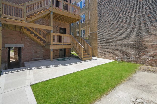 3912 W Congress Parkway, Chicago, IL 60624