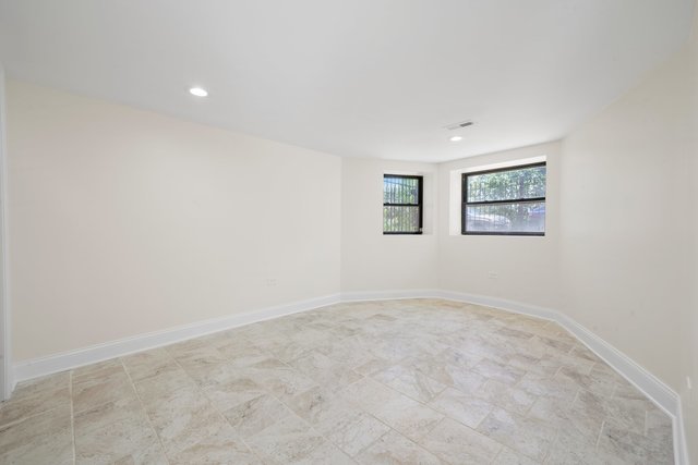 3912 W Congress Parkway, Chicago, IL 60624