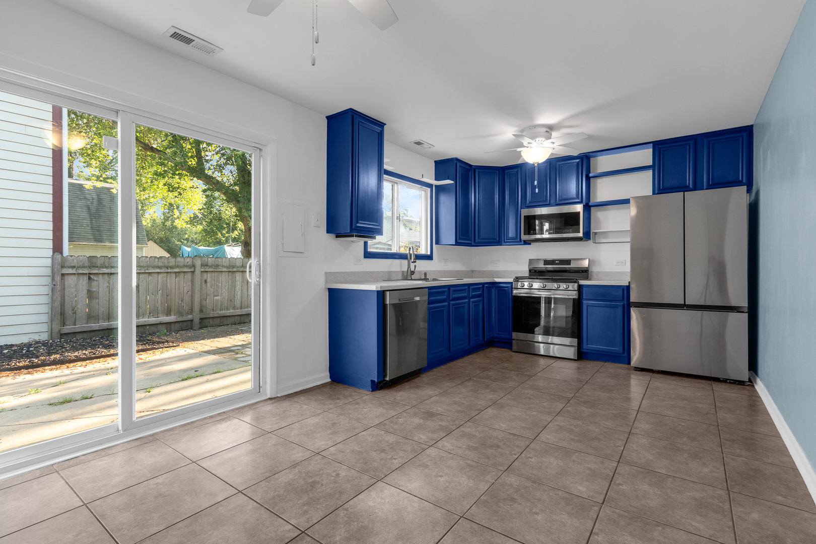 614 KAMIAH Court, Carol Stream, IL 60188