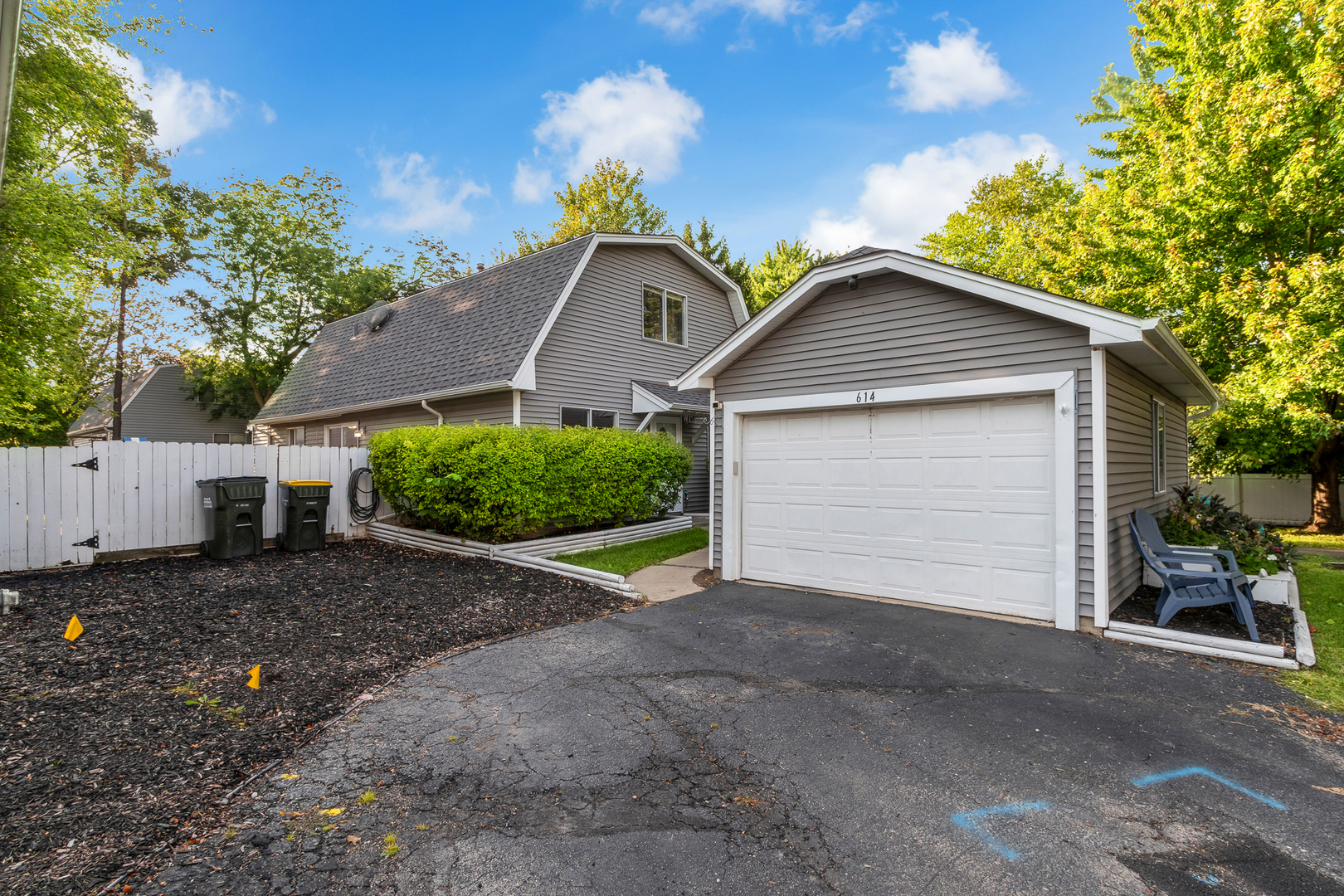 614 KAMIAH Court, Carol Stream, IL 60188
