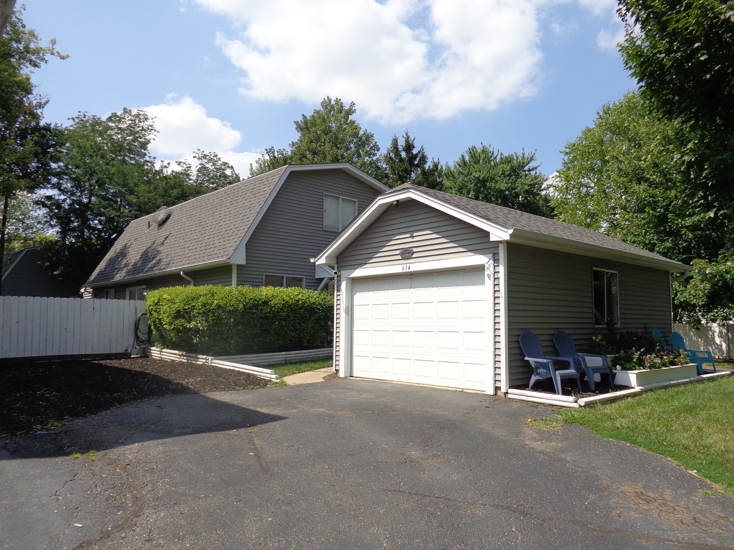 614 KAMIAH Court, Carol Stream, IL 60188