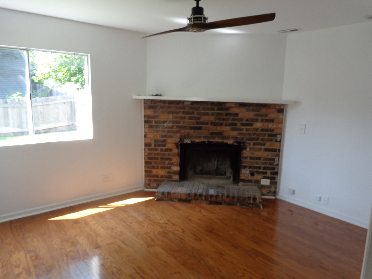 614 KAMIAH Court, Carol Stream, IL 60188