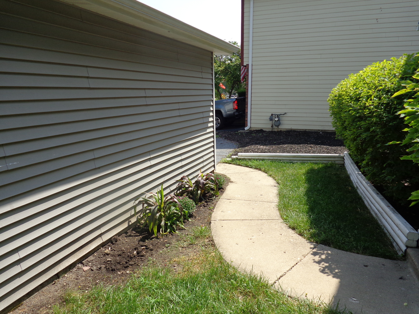 614 KAMIAH Court, Carol Stream, IL 60188