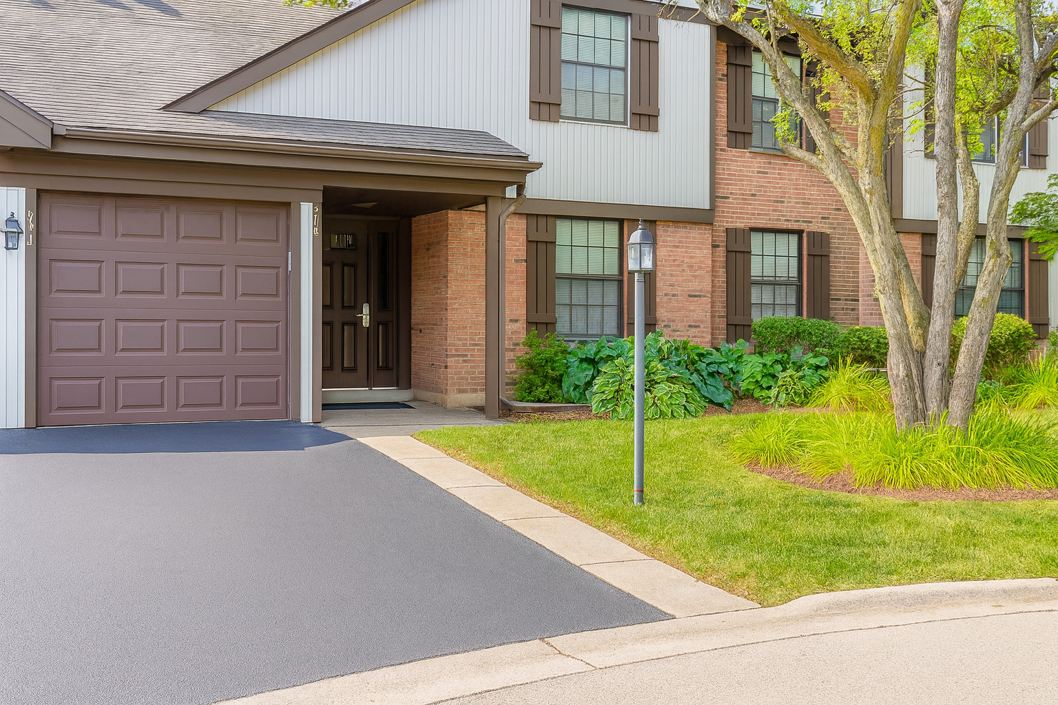 274 Buckingham Court #D2, Schaumburg, IL 60193