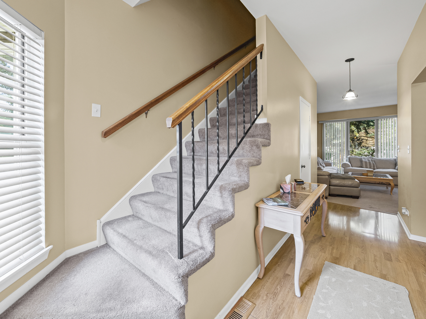 1229 Cranbrook Drive, Schaumburg, IL 60193