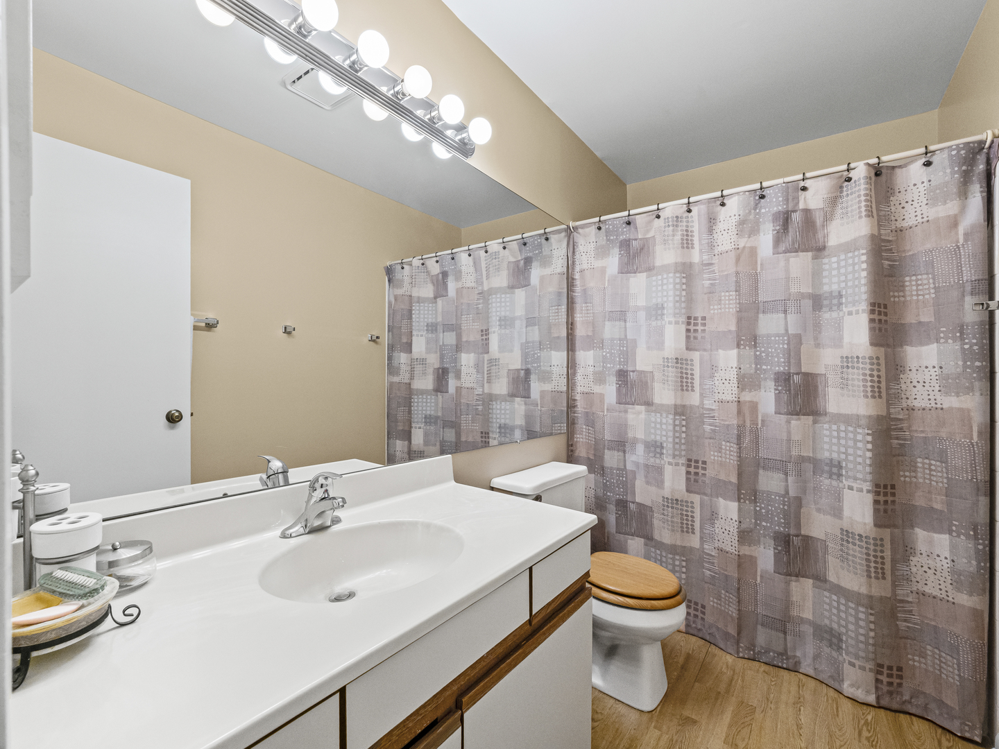 1229 Cranbrook Drive, Schaumburg, IL 60193