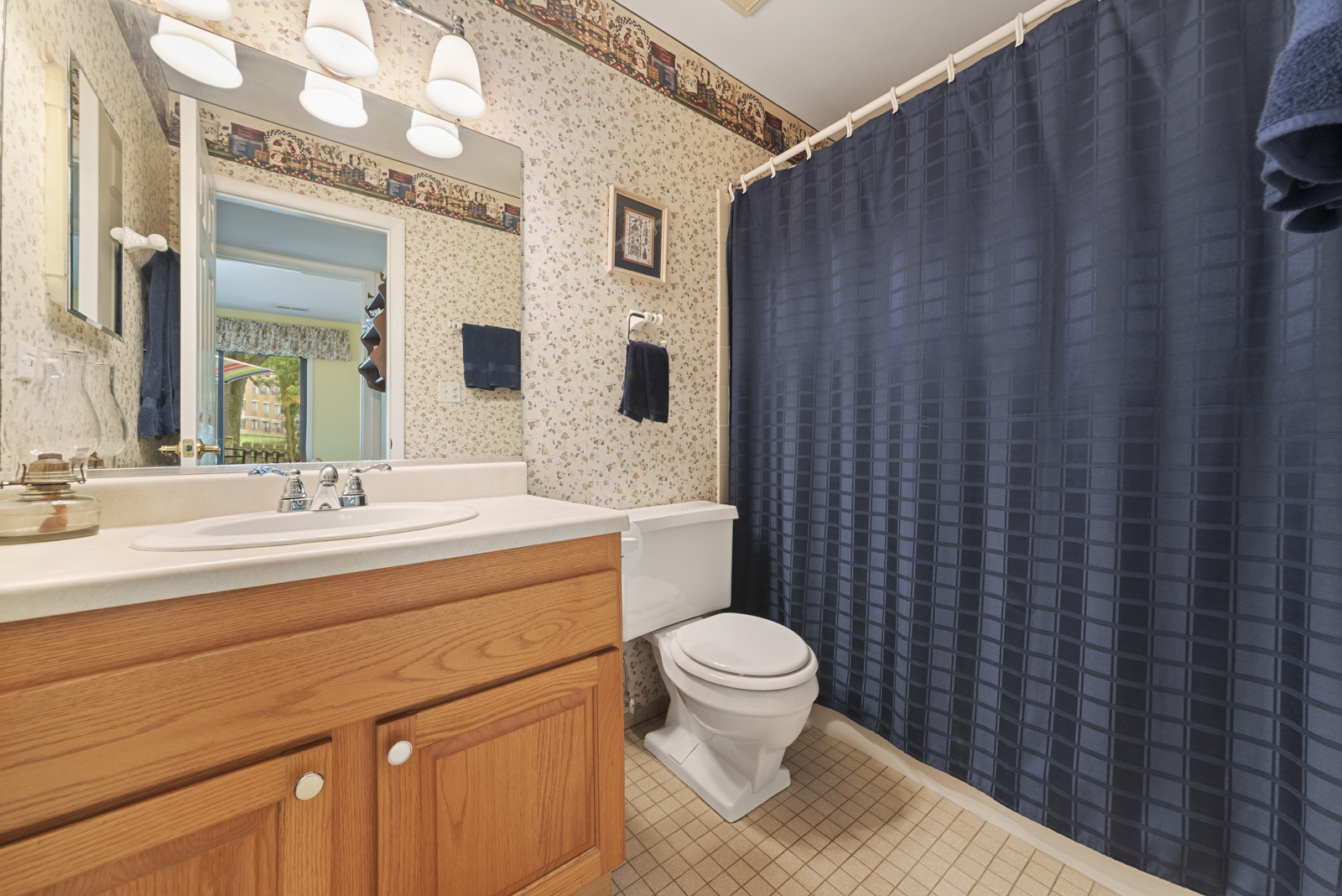 485 Raintree Court #B, Glen Ellyn, IL 60137
