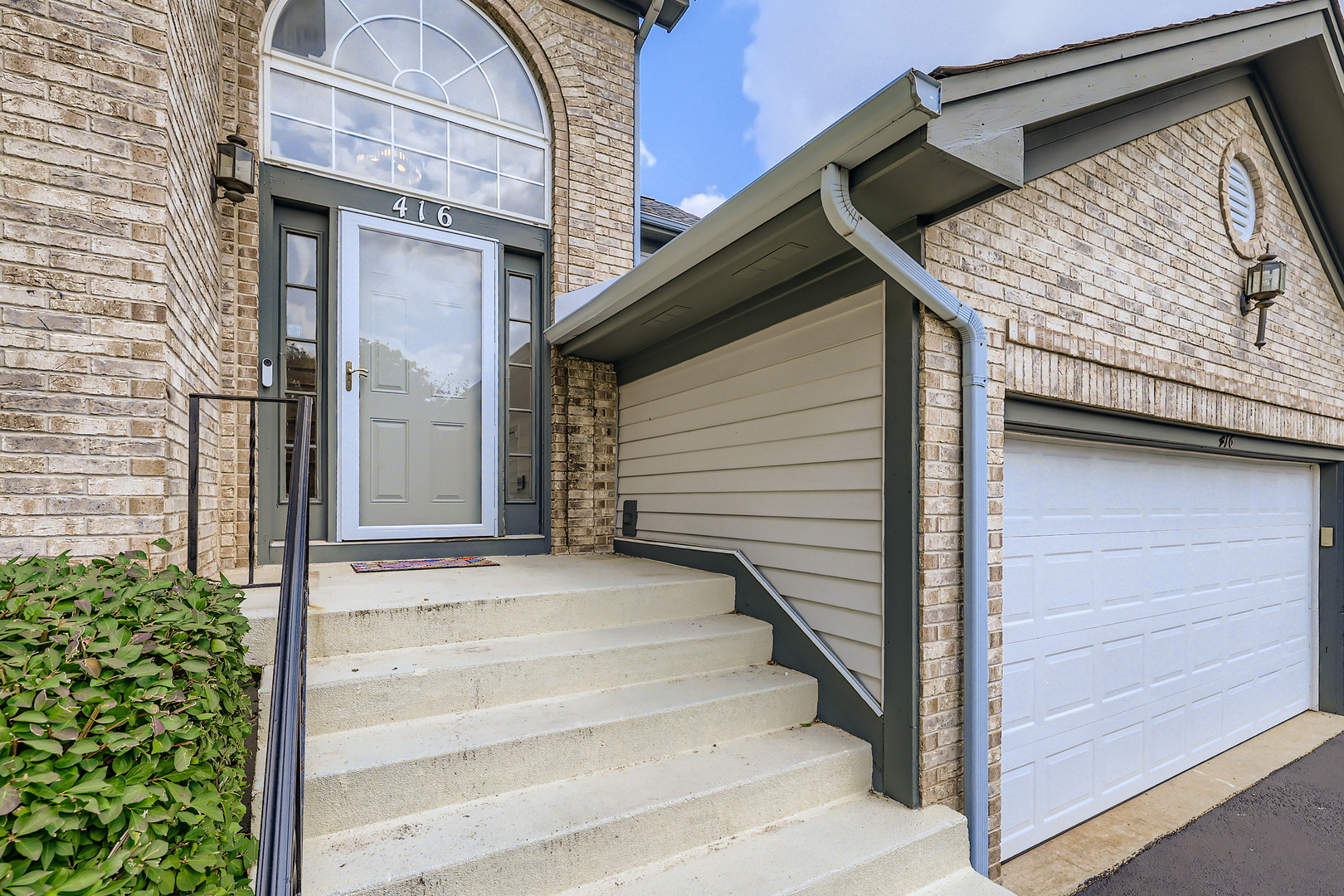 416 Kresswood Drive #D, McHenry, IL 60050