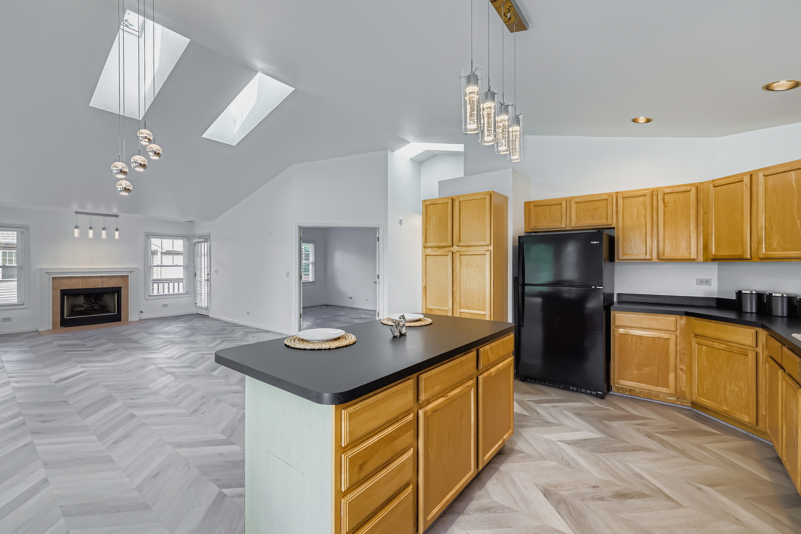 416 Kresswood Drive #D, McHenry, IL 60050