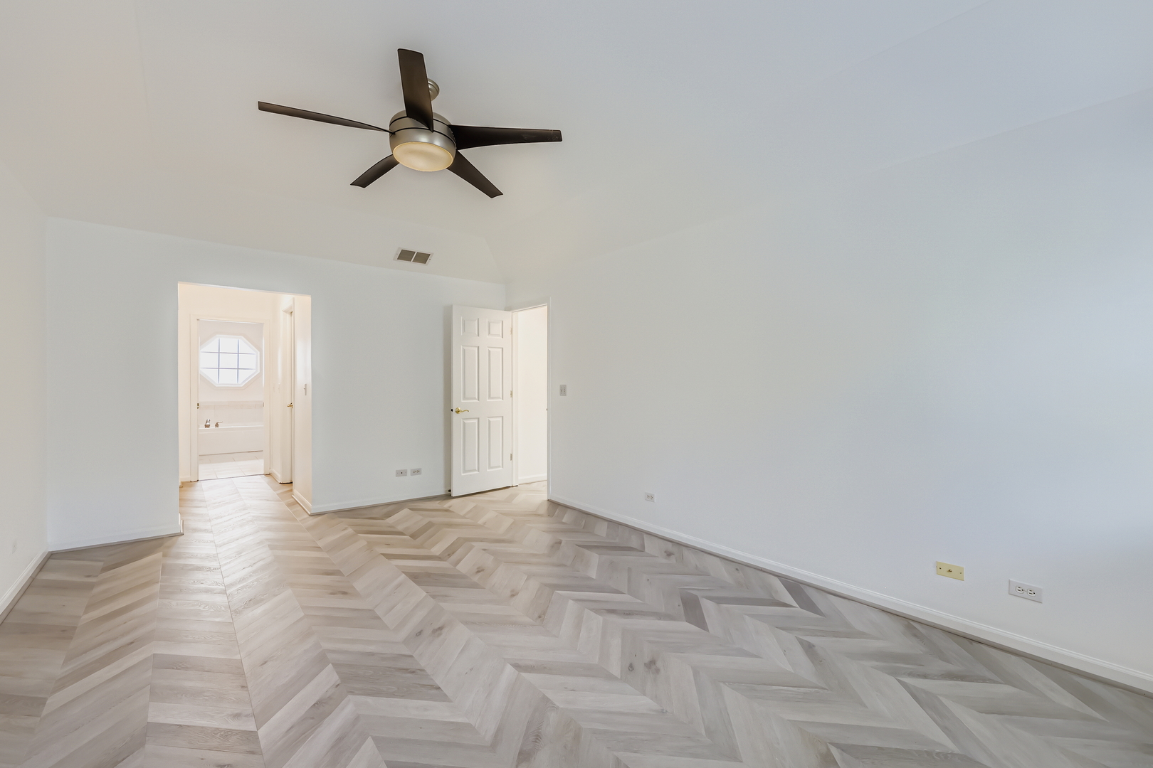 416 Kresswood Drive #D, McHenry, IL 60050