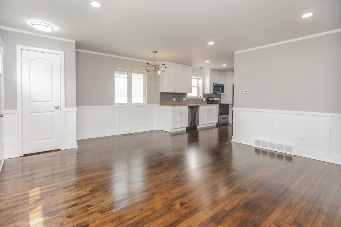 9553 S Perry Avenue, Chicago, IL 60628