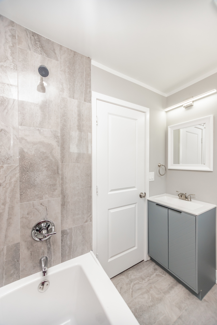 9553 S Perry Avenue, Chicago, IL 60628