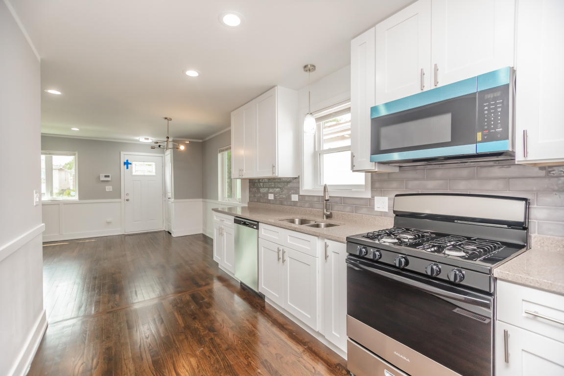 9553 S Perry Avenue, Chicago, IL 60628