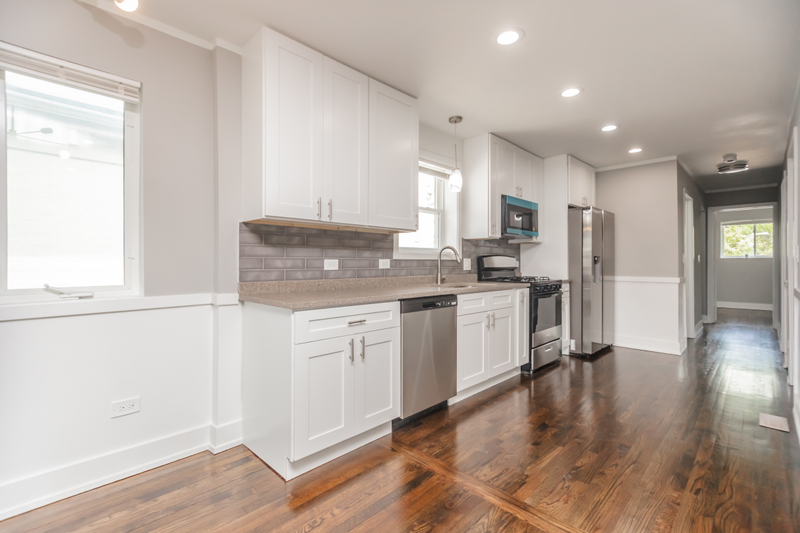 9553 S Perry Avenue, Chicago, IL 60628