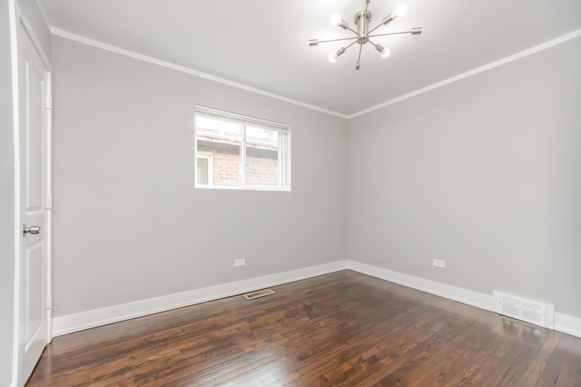 9553 S Perry Avenue, Chicago, IL 60628