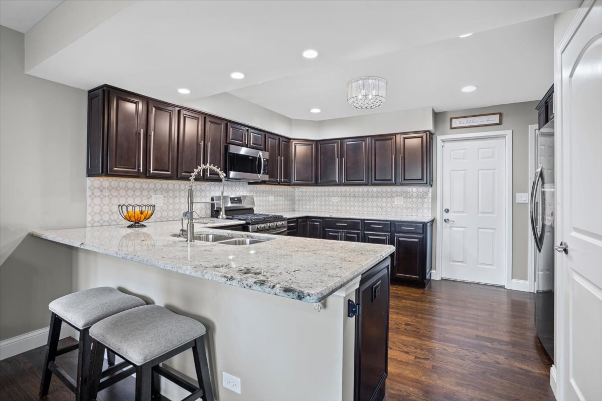 1819 Golf View Drive, Bartlett, IL 60103