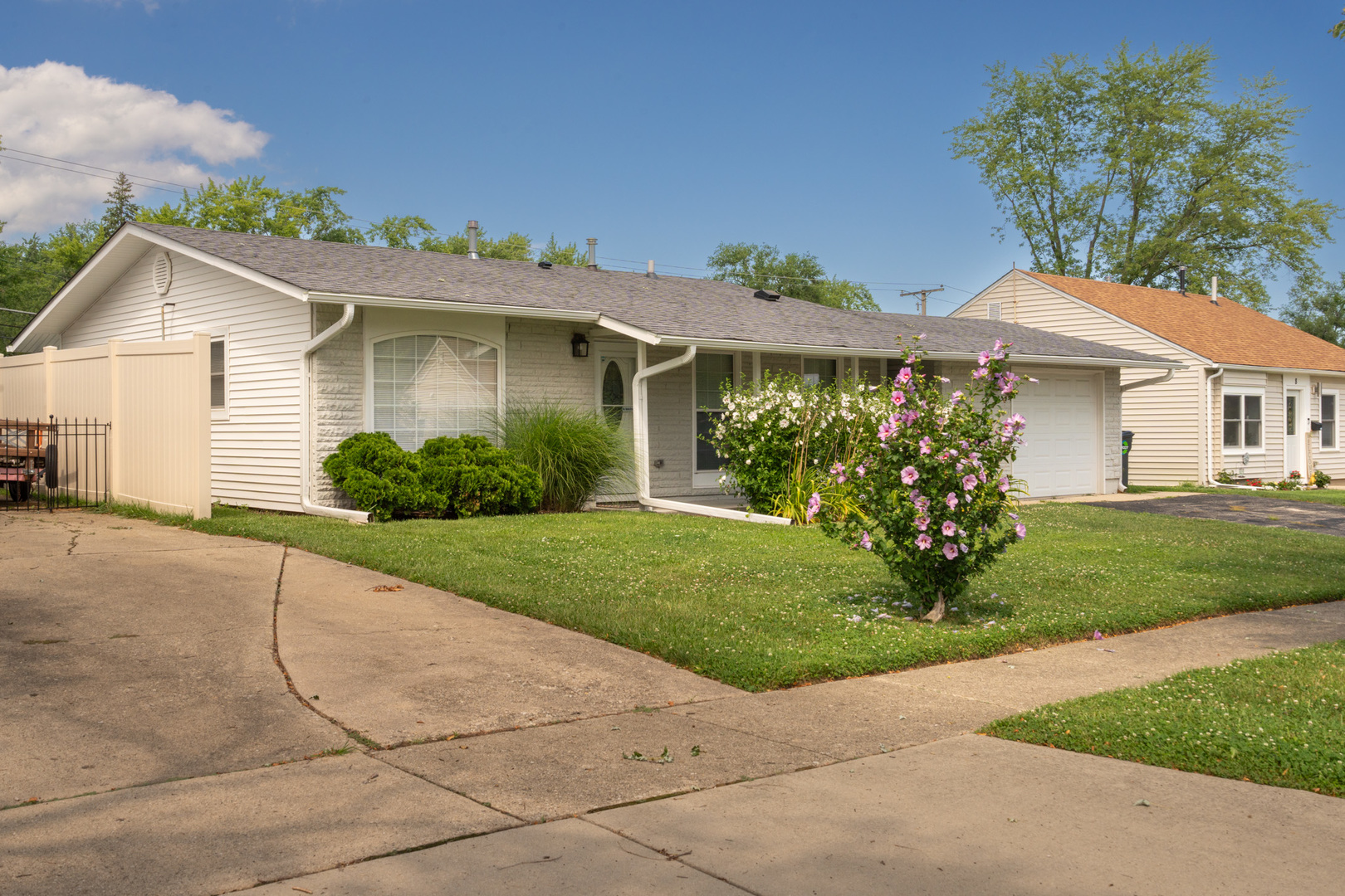 6 E Briarwood Drive, Streamwood, IL 60107