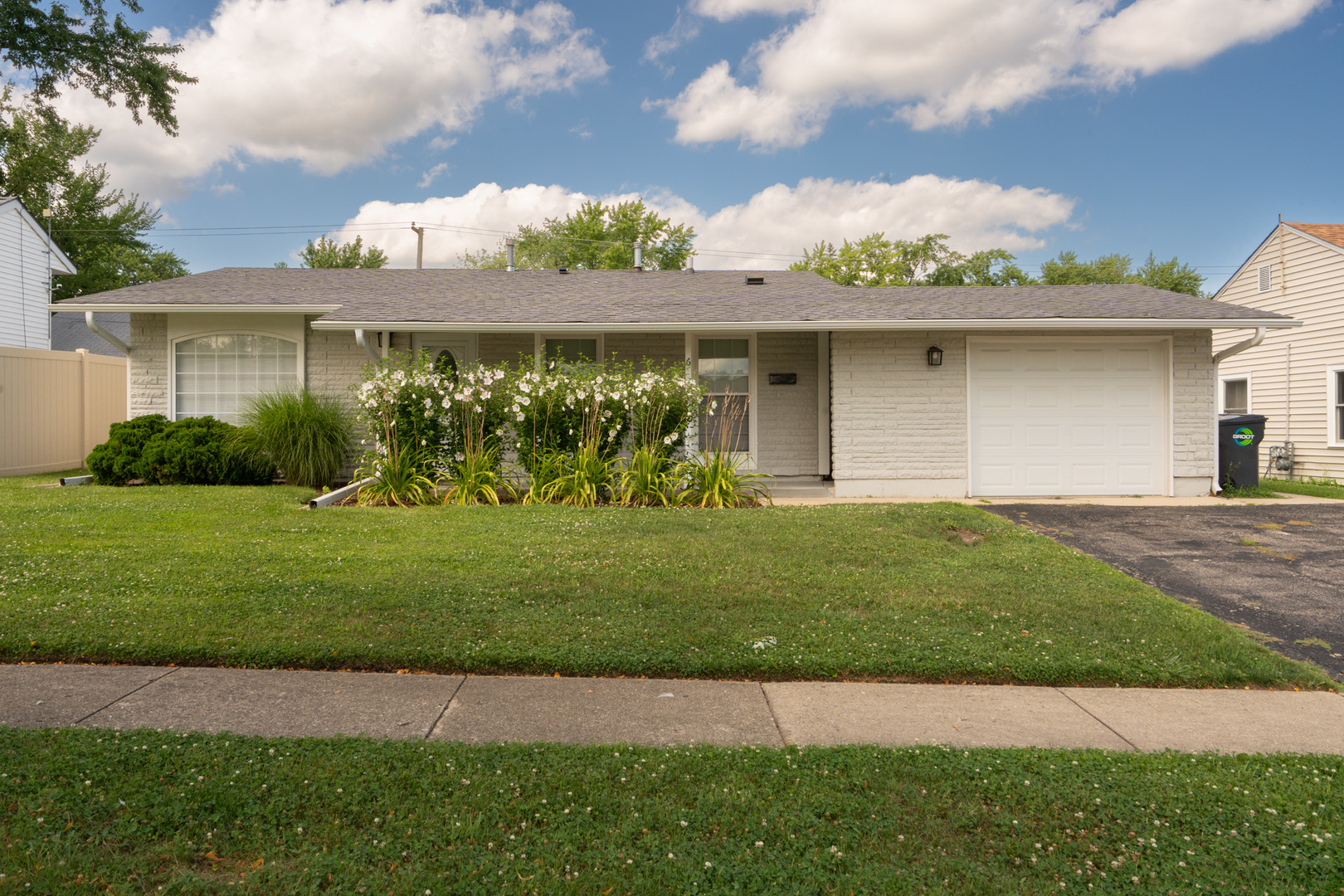 6 E Briarwood Drive, Streamwood, IL 60107