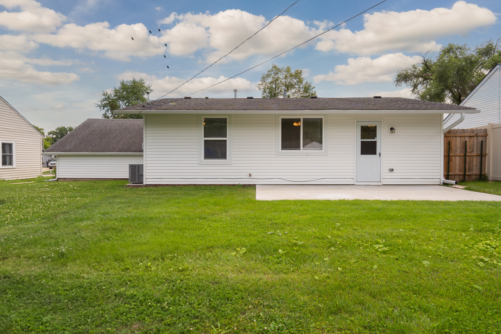 6 E Briarwood Drive, Streamwood, IL 60107