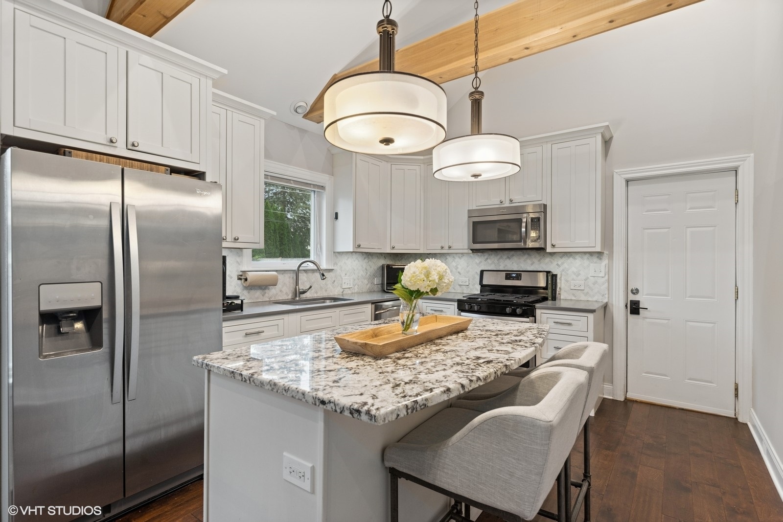 811 Woodland Road, Wauconda, IL 60084