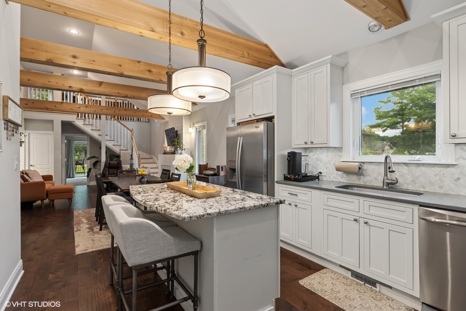 811 Woodland Road, Wauconda, IL 60084