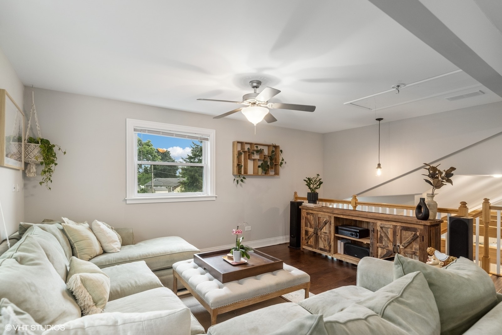 811 Woodland Road, Wauconda, IL 60084