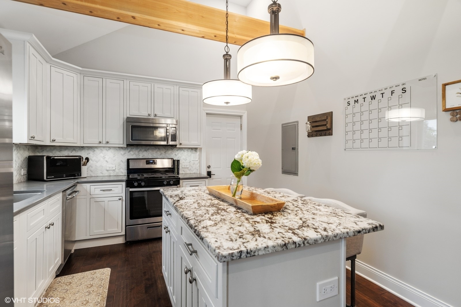 811 Woodland Road, Wauconda, IL 60084