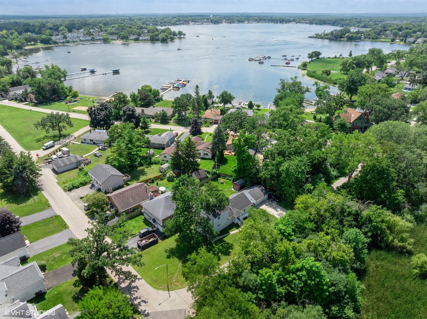 811 Woodland Road, Wauconda, IL 60084