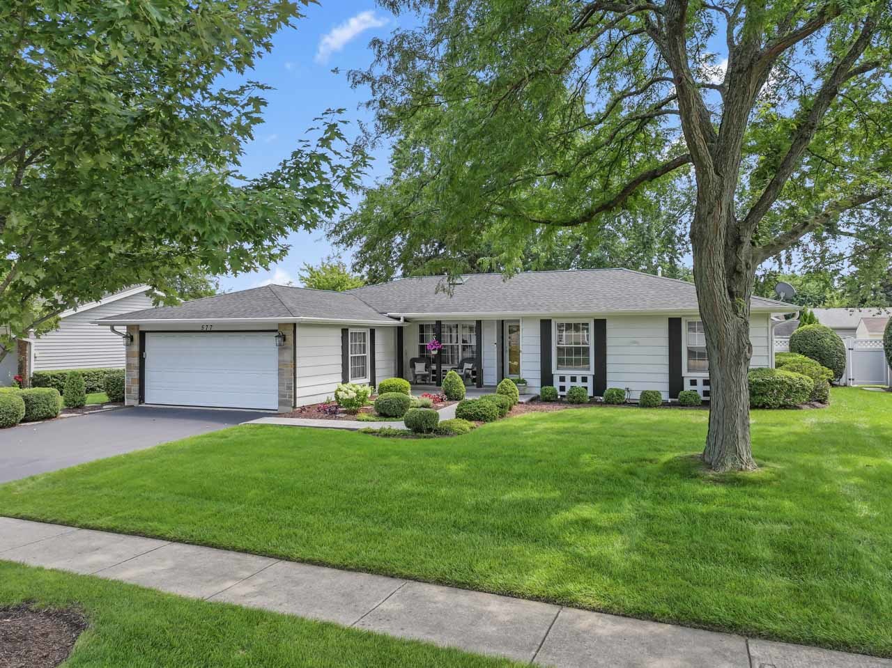 577 Lowestoft Lane, Elk Grove Village, IL 60007