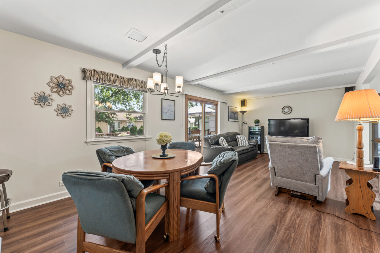 577 Lowestoft Lane, Elk Grove Village, IL 60007