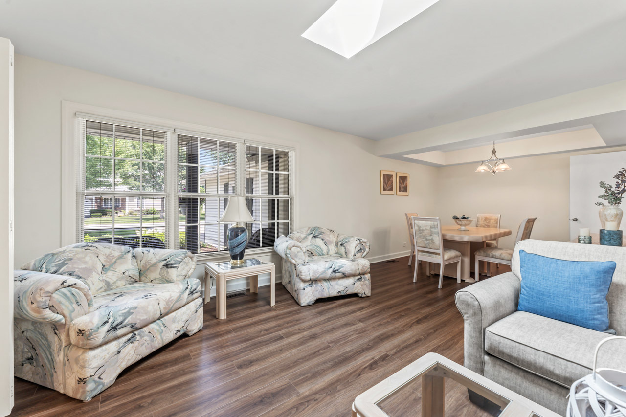 577 Lowestoft Lane, Elk Grove Village, IL 60007