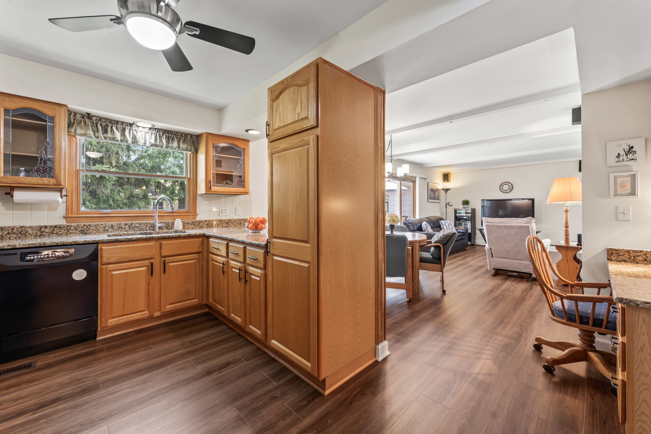 577 Lowestoft Lane, Elk Grove Village, IL 60007